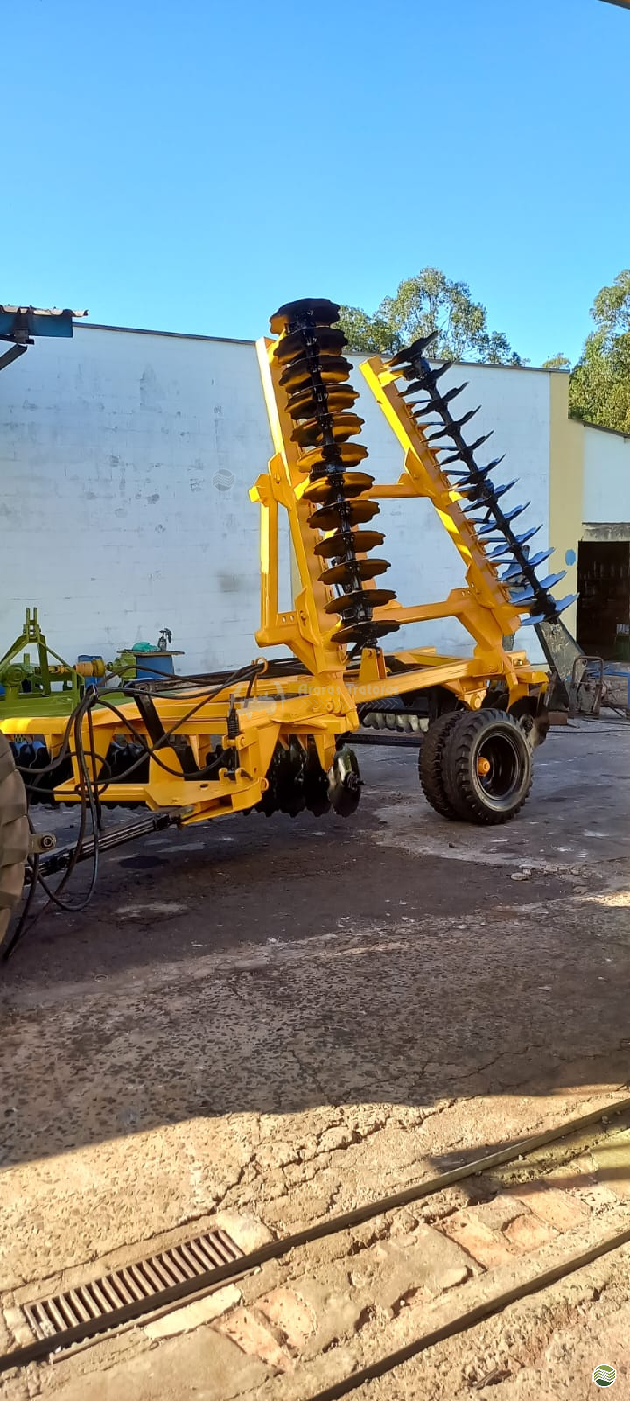 IMPLEMENTOS AGRICOLAS GRADE NIVELADORA NIVELADORA 60 DISCOS Araras Tratores ARARAS SÃO PAULO SP